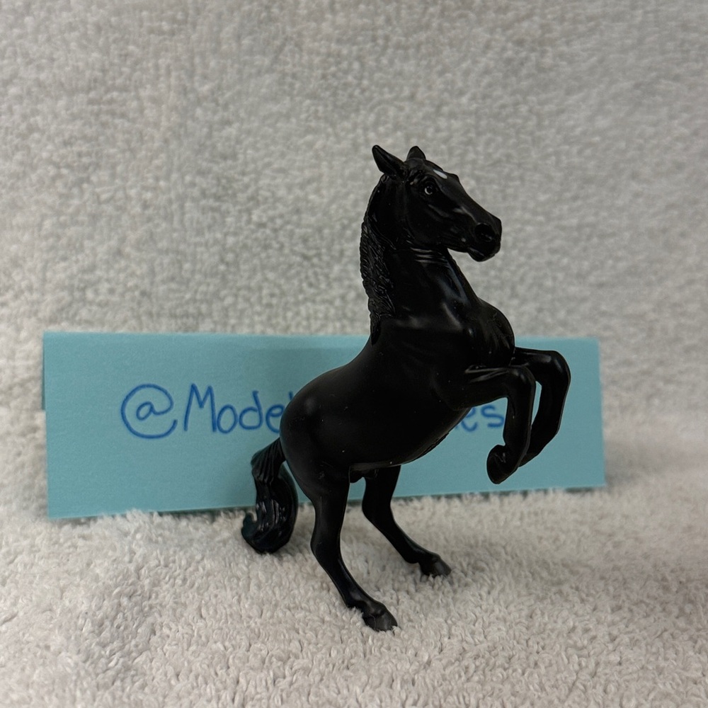 Breyerfest Exclusive Stablemate Model horse - Picture 2 of 4